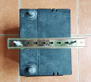 汽车电瓶客车固定架货车电池平板式压条丝杆固定支架挂钩通用款