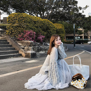 搭配纱裙的毛衣