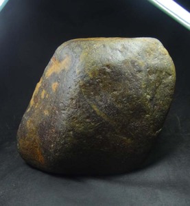 花语楼@精品寿山石(田黄坑乌鸦皮牛蛋大原石摆件)210804包快