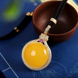 原创s925纯银镀厚金镶嵌天然波罗的海蜜蜡蛋面圆牌女项链吊坠团圆