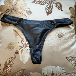 cherry欧美精品女士内裤皮拼网纱性感丁字裤适合臀围2627282930