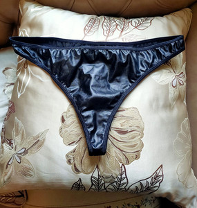 cherry欧美精品女士内裤皮质性感丁字裤适合臀围272831323536