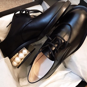 2022春夏新款小众英伦风真皮珍珠粗跟德比鞋女单鞋小皮鞋时装女鞋