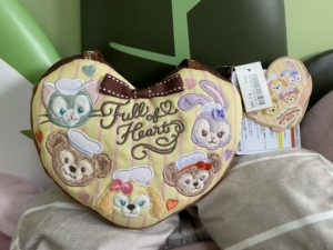 东京迪士尼 东迪 暖心 情人节 五宝 爱心 斜挎包 达菲