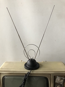 老黑白电视机天线老式