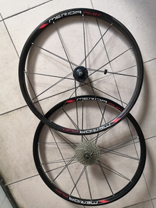 台湾鑫元鸿xero前后轮组,后轮九个齿轮,里面有垫内胎的,二