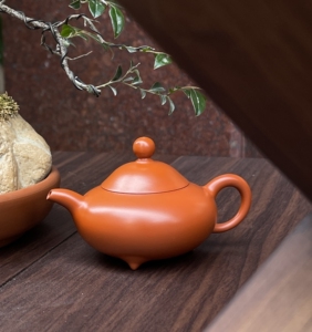 荣记手拉壶三足