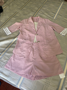 早秋款粉色小便西外套➕短裤套装女，送针织内搭，上衣几乎全新，