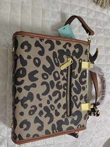 莫小芳000淘宝诺黛尔女包不规则翻盖斜挎包撞色时尚单肩包个性拼接