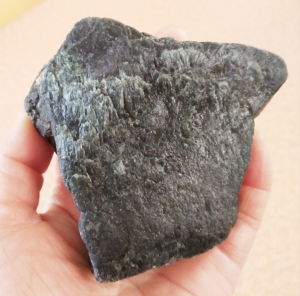 崂山绿石海底玉石,墨玉小品把件石,色如黛翠如松,低价惠出只为