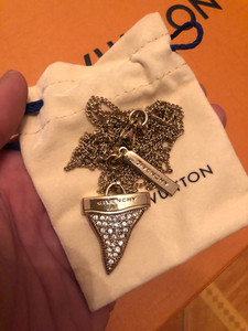 纪梵希鲨鱼牙项链 gvc项链正品 专柜购入 清理闲置 看中直