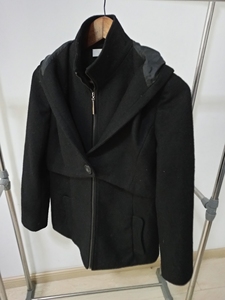 艾尚雪品牌正品连帽含羊毛大衣，黑色M码，胸围98，衣长65，