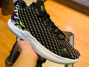 xii 克里斯保罗12代个人签名篮球鞋