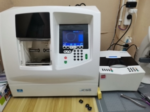 出售依视路全自动磨边机,非尼德克磨边机,型号:jess,非j