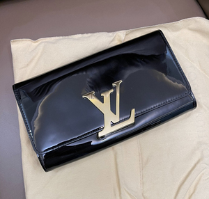 lv路易威登女士漆皮手拿包 黑色95新正品