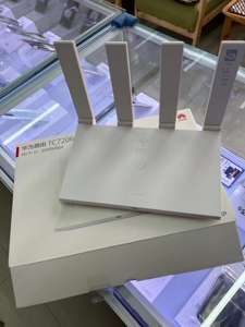 华为千兆路由器,双频通道,穿墙不衰减,多连不卡,手游加速!大