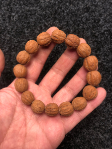 核桃手串1.4尺寸龙脊纹野生天然,怎么小的籽不好找