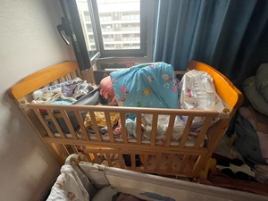 荟智婴儿床，家里的宝宝长大了，一直空置在飘窗上，原价买的时候