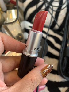 mac口红,ladybug色号510,草莓水红色,滋润,使用