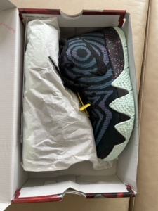 欧文4  40.5 全新原盒无瑕疵 鞋盒如图  1700包