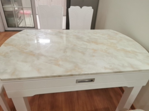 斯可馨大理石餐桌,一桌六椅,九五成新,家具城买回,低价转卖