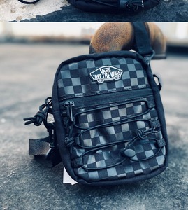 万斯 vans 情侣斜挎包 男女休闲单肩包棋盘格拼色颜色
