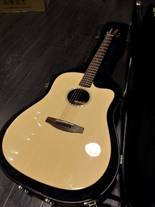 出售法摩萨旗下品牌蒂娜吉他周年纪念款,数量不多.包邮(偏远地