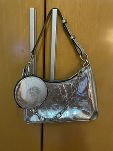 00tb5153478淘宝riotlily艾特里里旗舰店包包,上海实体店购买,全新