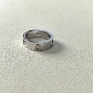 卡地亚宽版六钻戒指