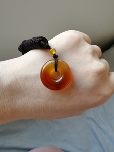 天然逊克北红玛瑙平安扣吊坠,红黄色,颜色水头特别好,胶质感强