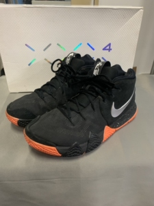 欧文4 黑橙泼墨 44码 无原盒 磨损很小 瑕疵如图,全新天