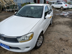 众泰z200hb拆车件,车门,机盖,尾门,尾灯,玻璃,内似