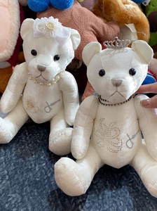 韩国济州岛熊 婚纱皇冠熊 两只成色都特别好 保存成这个样子