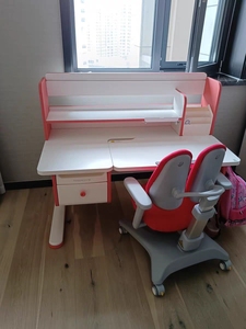 全新儿童学习桌椅,护童品牌学习桌椅