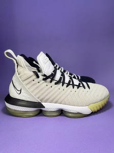 耐克詹姆斯16黑白鸳鸯正品42码equalit左黑右白黑人月