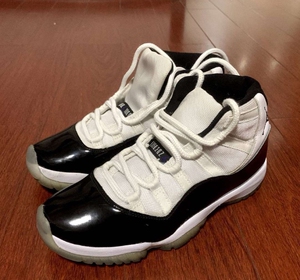 朋友寄卖aj11康扣42码/2018 鞋底明显氧化 略微磨损