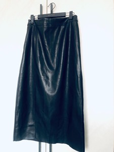 半身皮长裙，黑色前开衩，侧拉链，腰围72cm，超级柔软皮质（
