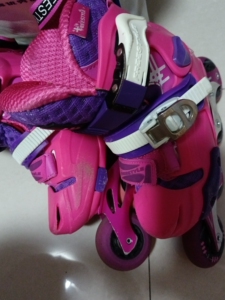 费斯z1轮滑鞋,溜冰鞋,滑轮鞋,28-31可调节,九成以上新