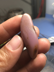 和田玉籽料桃花玉紫罗兰原石直闪石