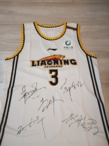辽宁男篮签名球衣杨鸣,大韩,继伟,刘志轩,小二哥,艾伦签名!