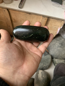 全新260克新疆和田玉沙栆青碧玉籽料原石手玩件