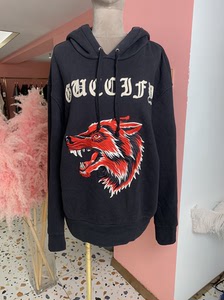 品牌: 古驰gucci狼头梵文刺绣连帽卫衣