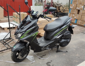 金城草蜢150踏板摩托车,四气门水冷电喷,雅马哈force1