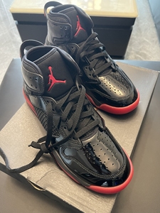 耐克乔丹aj绝版mars270运动鞋,全新闲置,黑红漆皮,4