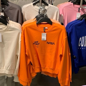 hm冬季新款女装nasa印花落肩宽松休闲长袖卫衣