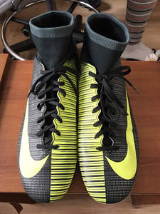 出售一双正品耐克刺客11代足球鞋,c罗专属配色,加强ag钉