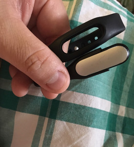 小米手环一代,支持来定提醒和闹铃提醒黑色的腕带