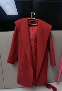 MOCo红色系的衣服呢子大衣毛衣两件套连衣裙，主页有单独介绍