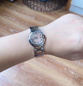 出一块个人闲置卡地亚蓝气球绝版!粉贝壳间金女表 表盘28.