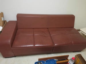 出售真皮沙发,原价4000多的,八一家具城买的,坐起很舒服